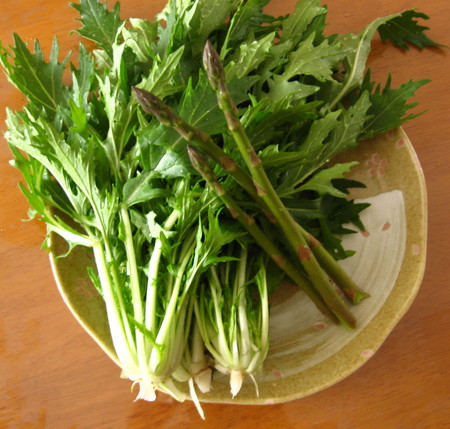 みず菜とアスパラ.jpg